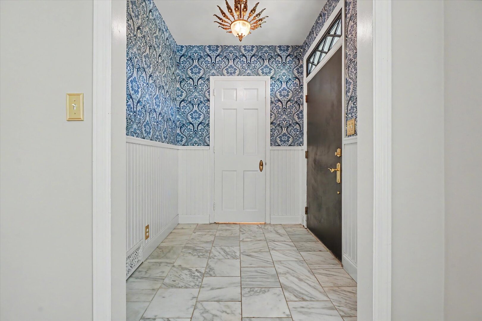 208 W Florida Avenue Property Photo 6