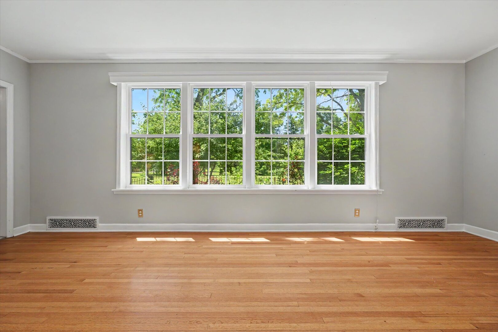 208 W Florida Avenue Property Photo 11
