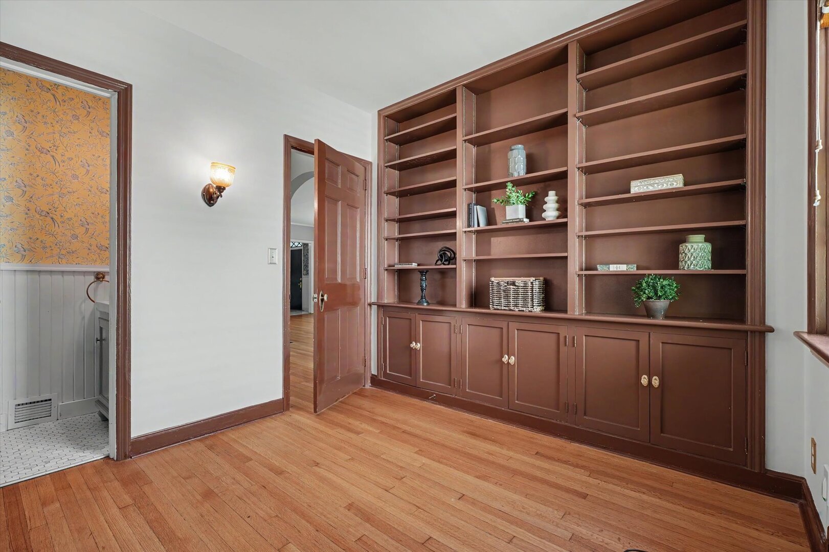 208 W Florida Avenue Property Photo 17