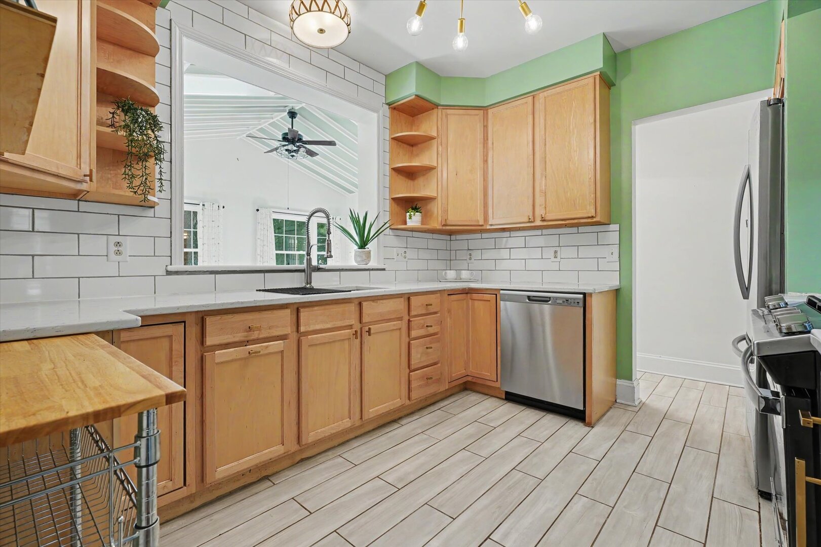 208 W Florida Avenue Property Photo 21