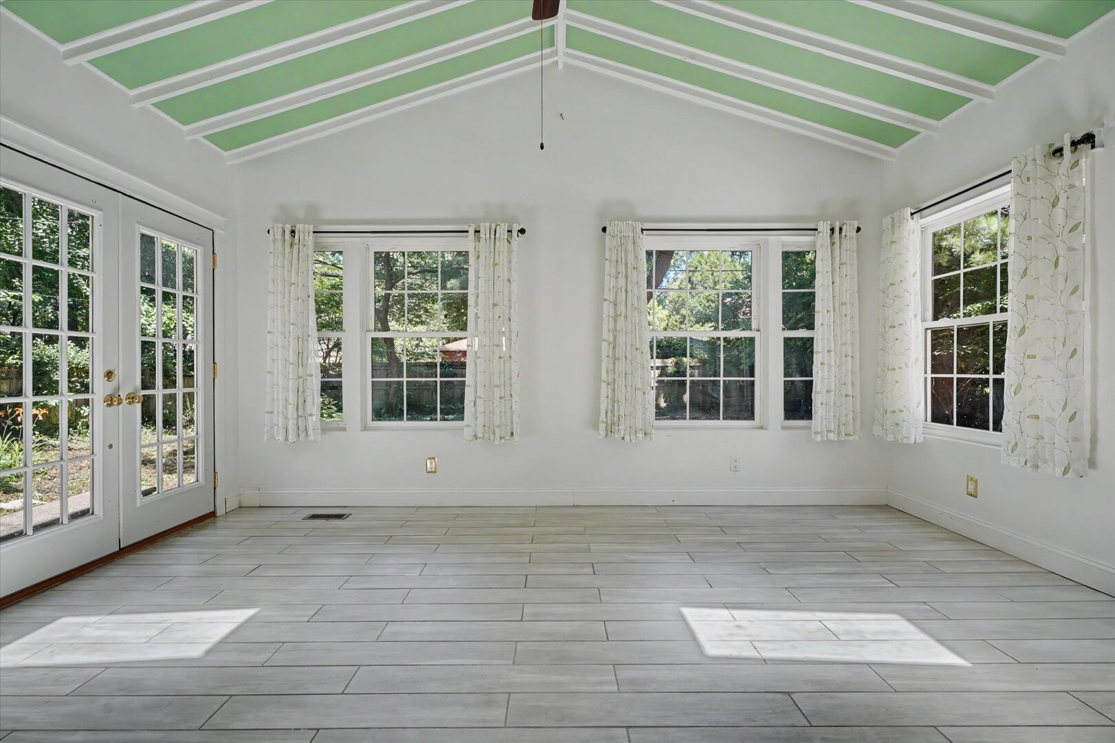 208 W Florida Avenue Property Photo 29
