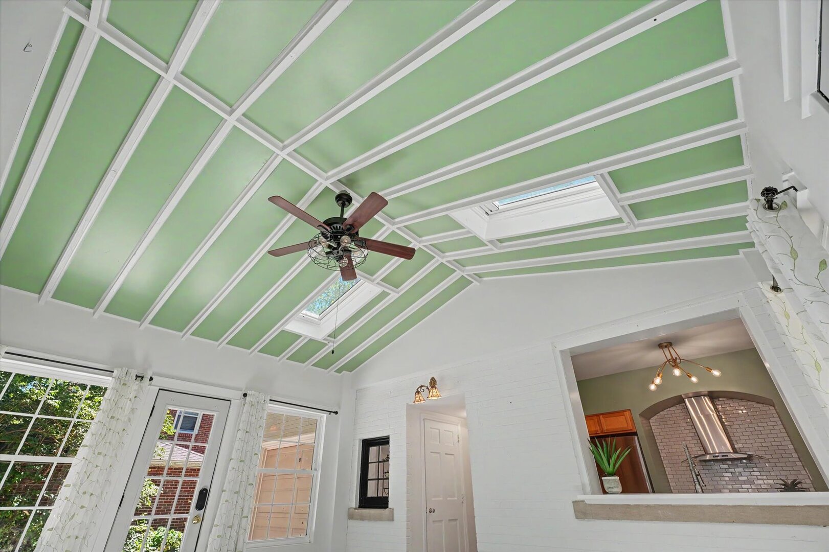 208 W Florida Avenue Property Photo 31