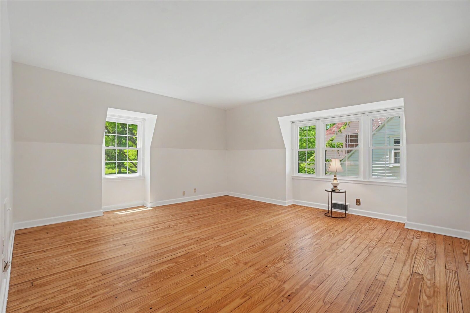208 W Florida Avenue Property Photo 42