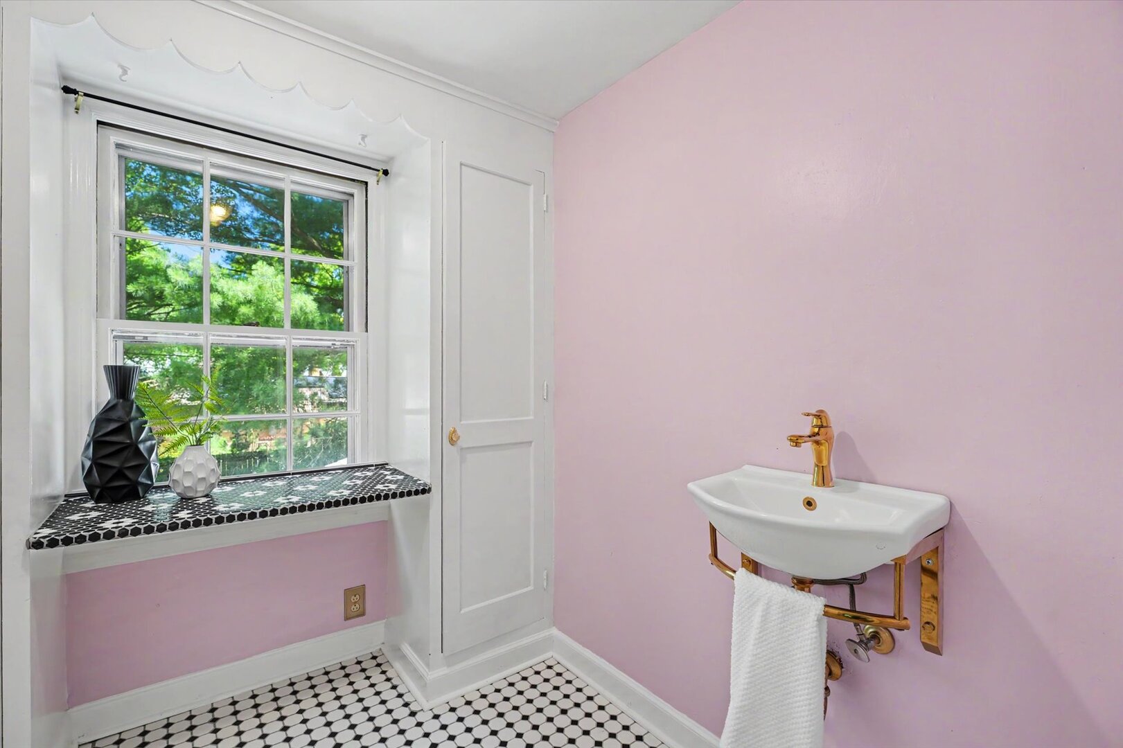208 W Florida Avenue Property Photo 45