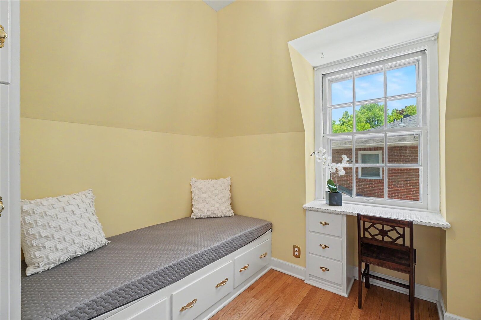 208 W Florida Avenue Property Photo 48