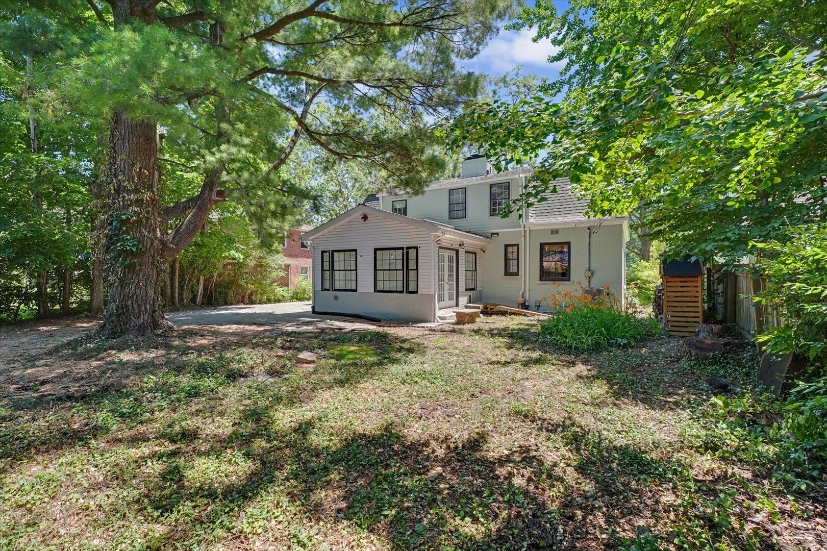 208 W Florida Avenue Property Photo 53