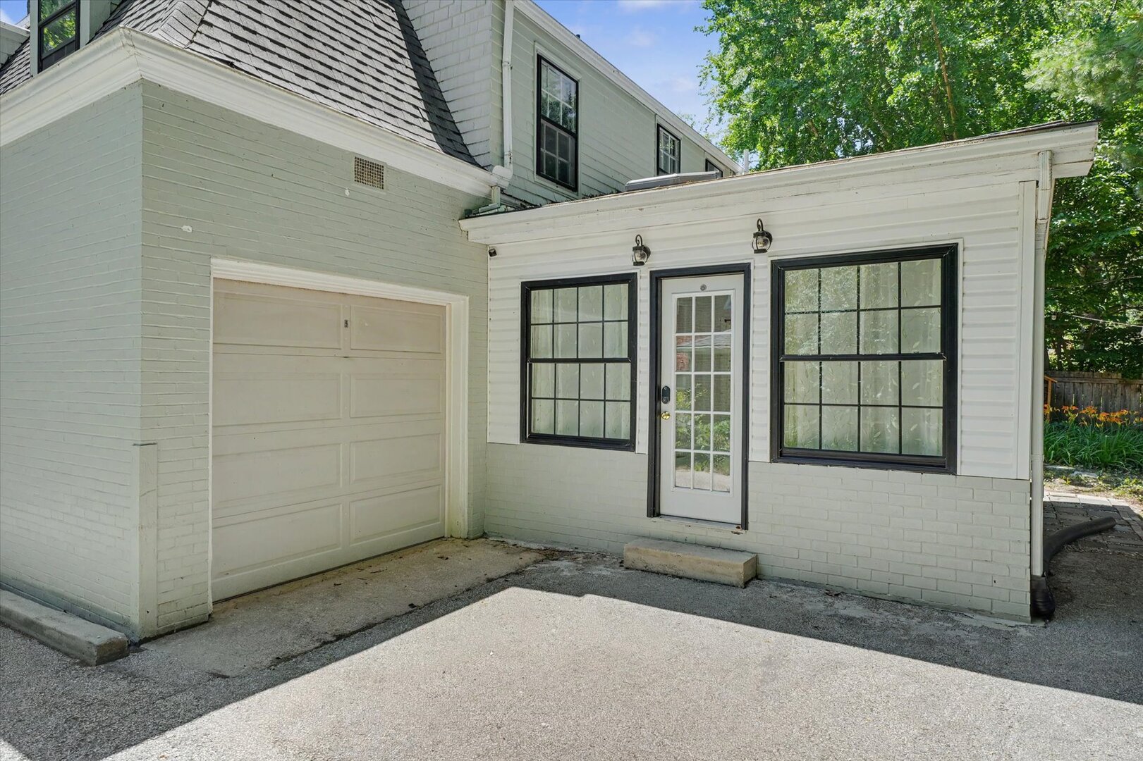 208 W Florida Avenue Property Photo 55