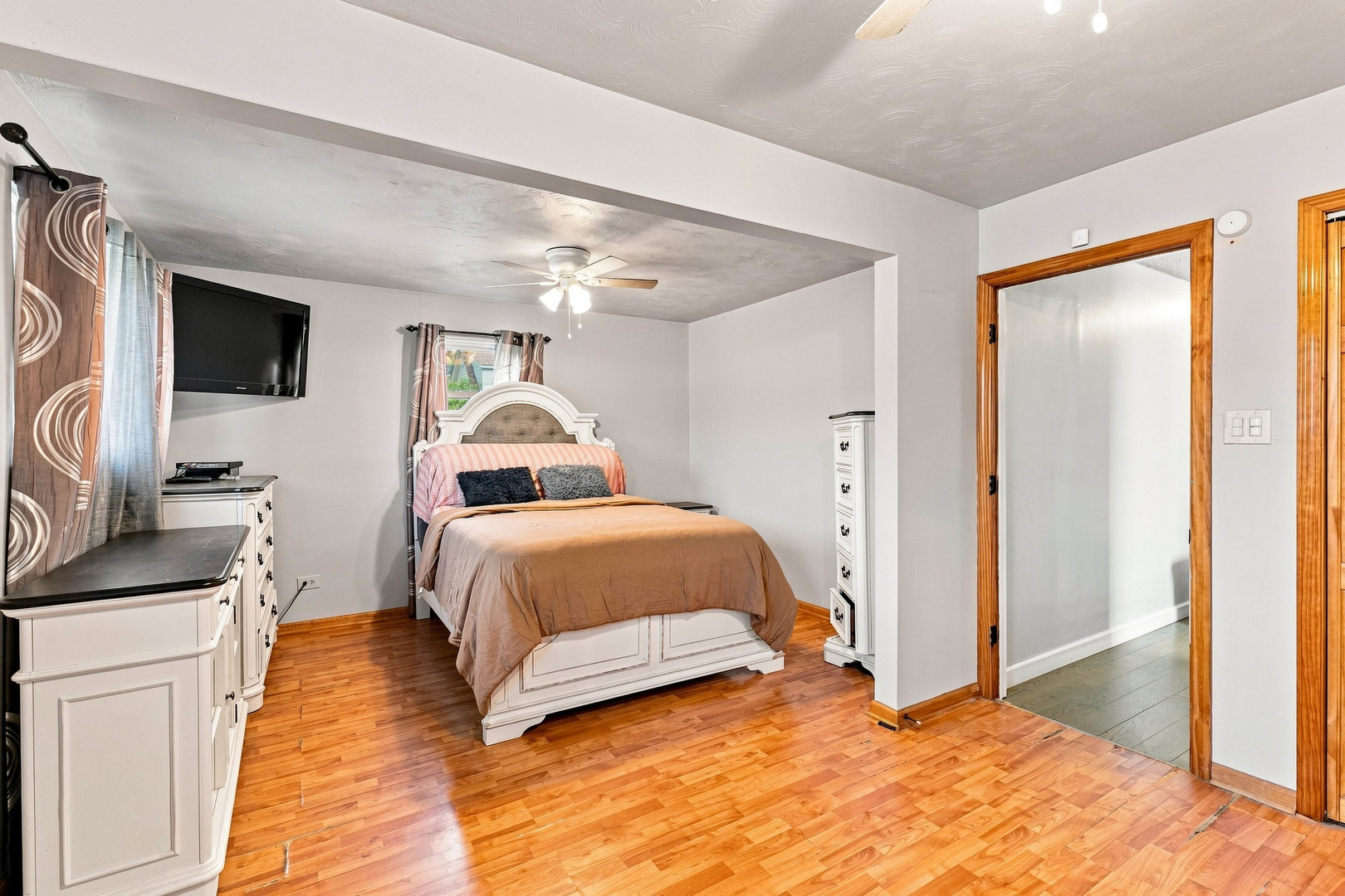 9010 S Parnell Avenue Property Photo 11