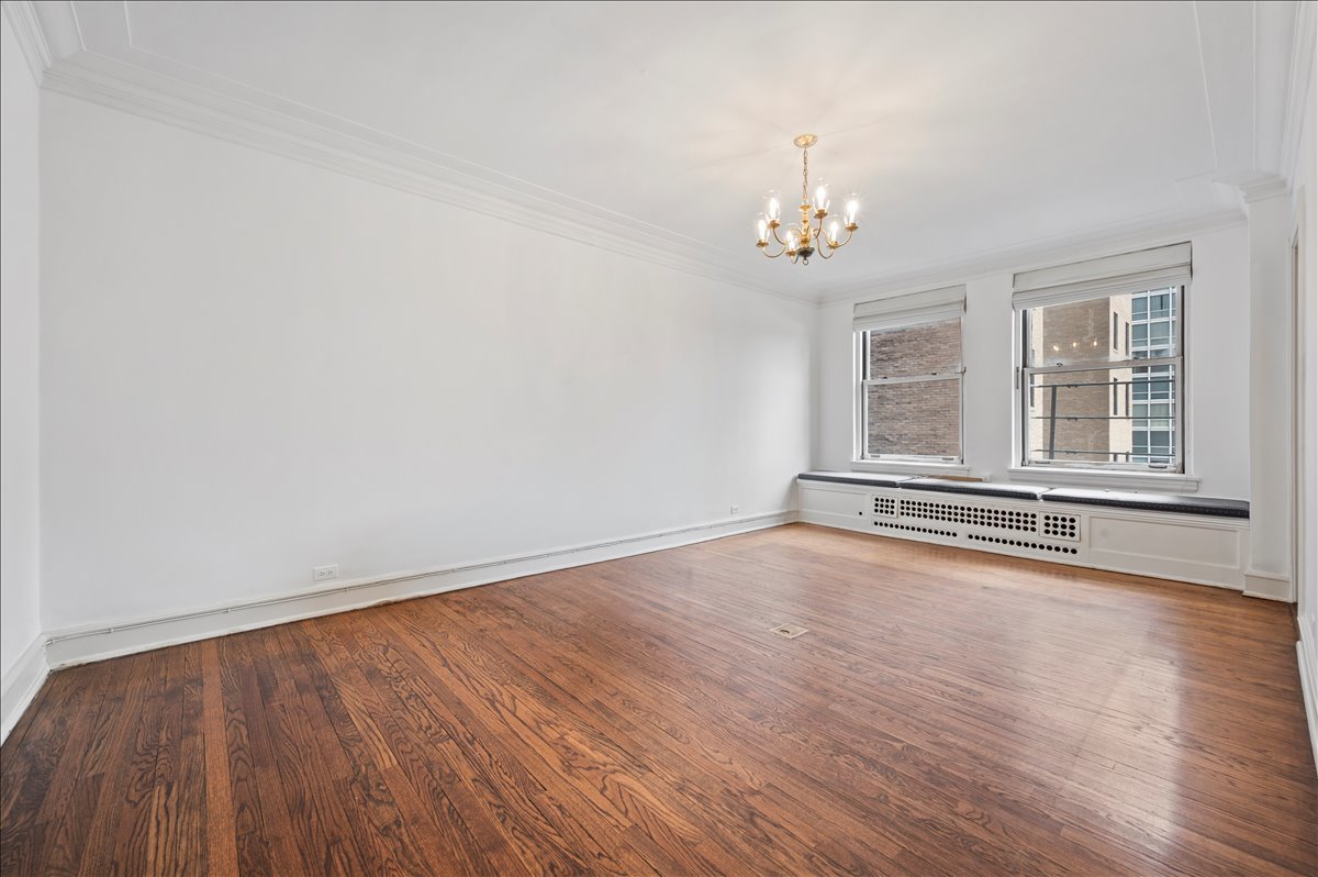2440 N Lakeview Avenue 6c Property Photo 9