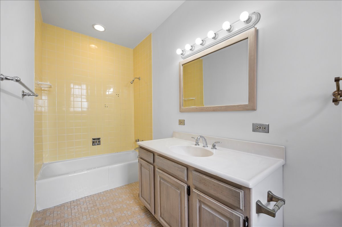 2440 N Lakeview Avenue 6c Property Photo 16