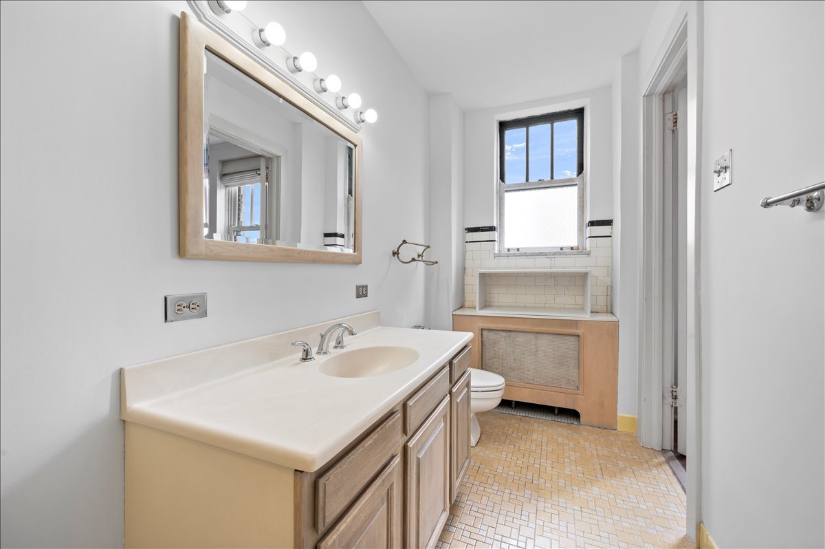 2440 N Lakeview Avenue 6c Property Photo 17