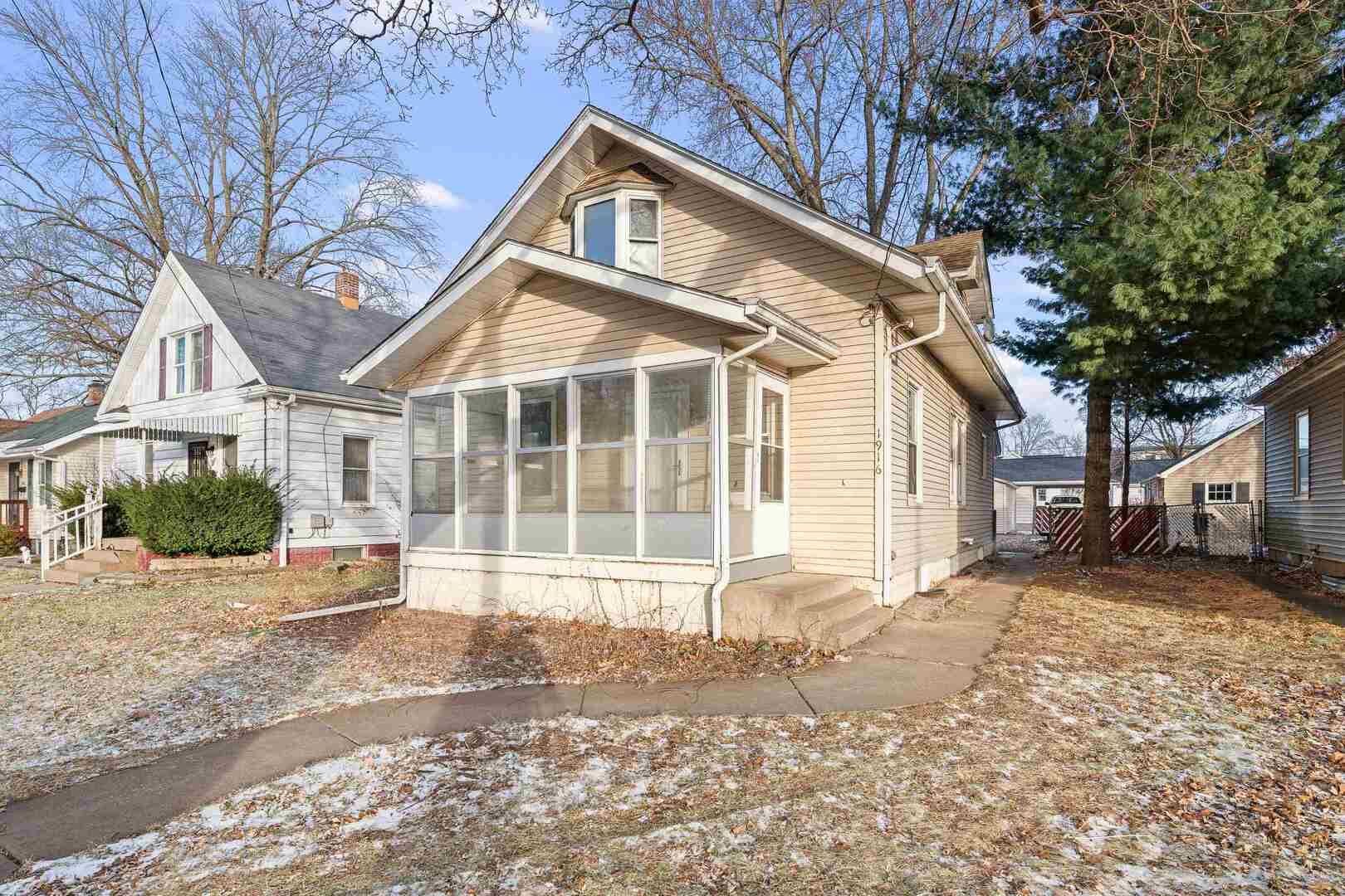 1916 31st Street A Property Photo 2