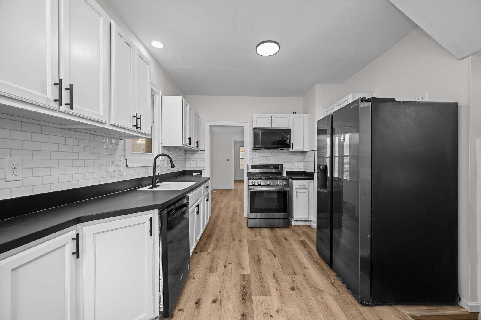 1916 31st Street A Property Photo 9