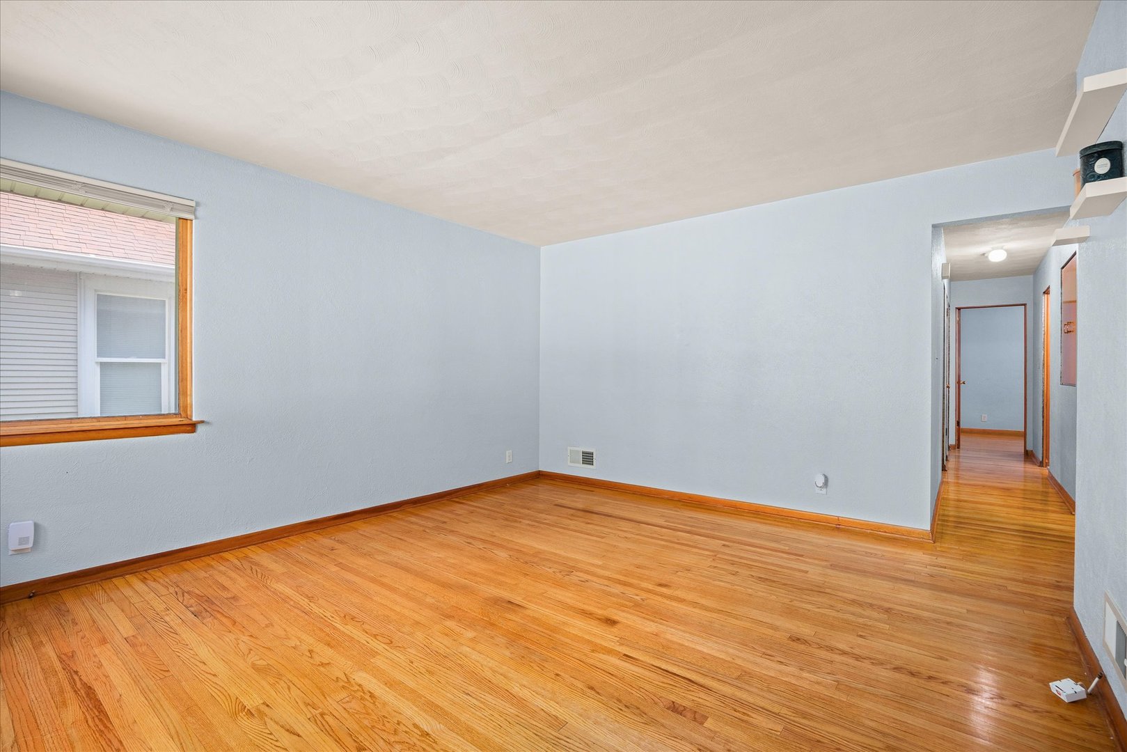 408 S May Street Property Photo 3
