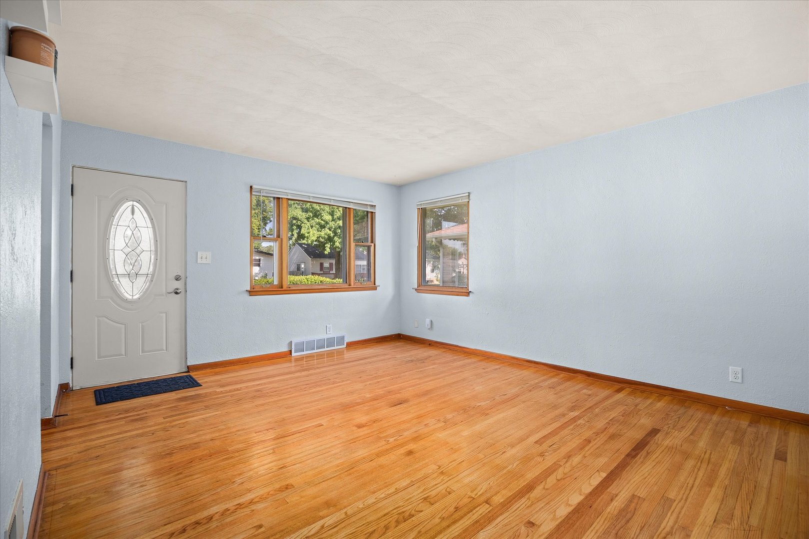 408 S May Street Property Photo 4