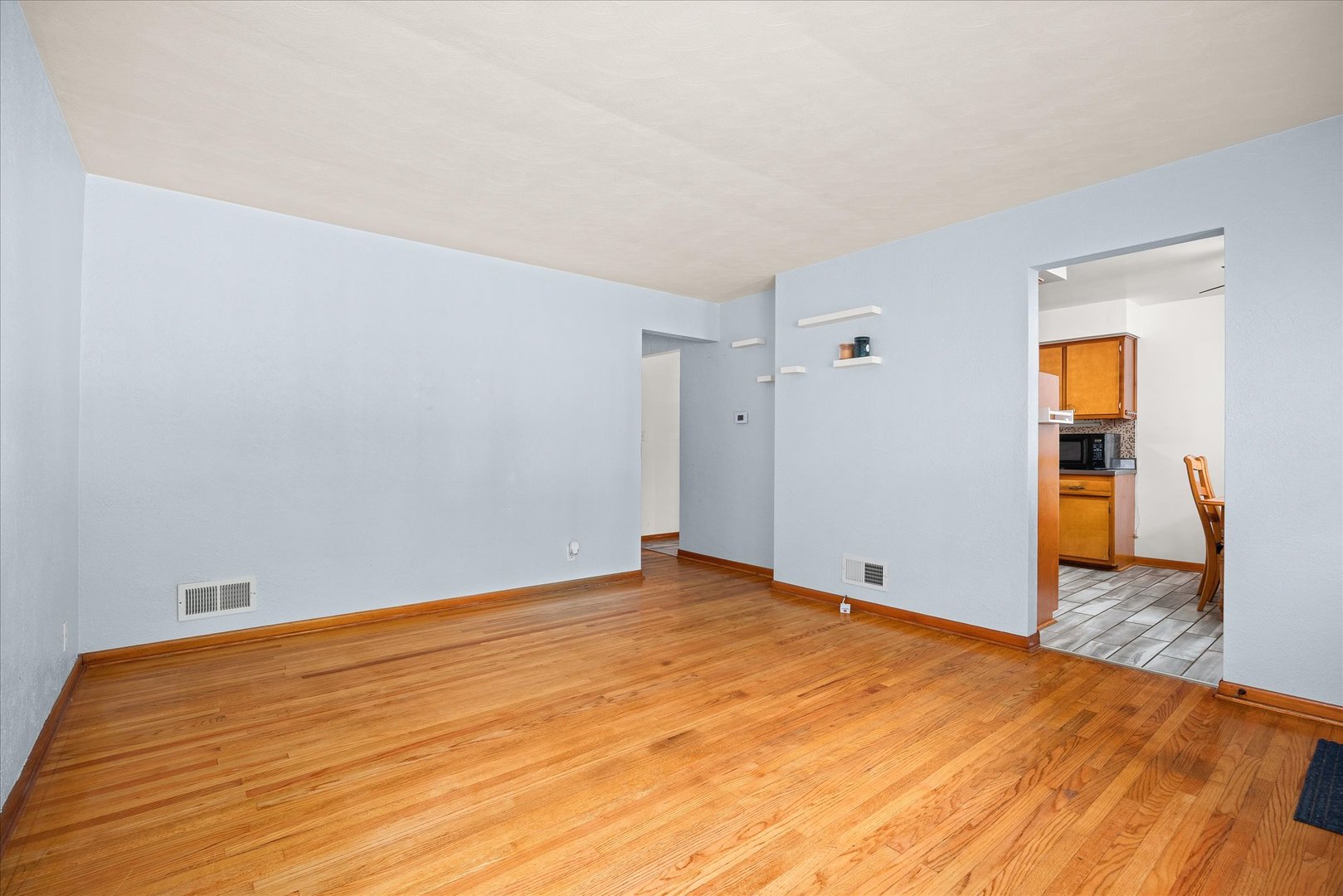 408 S May Street Property Photo 5