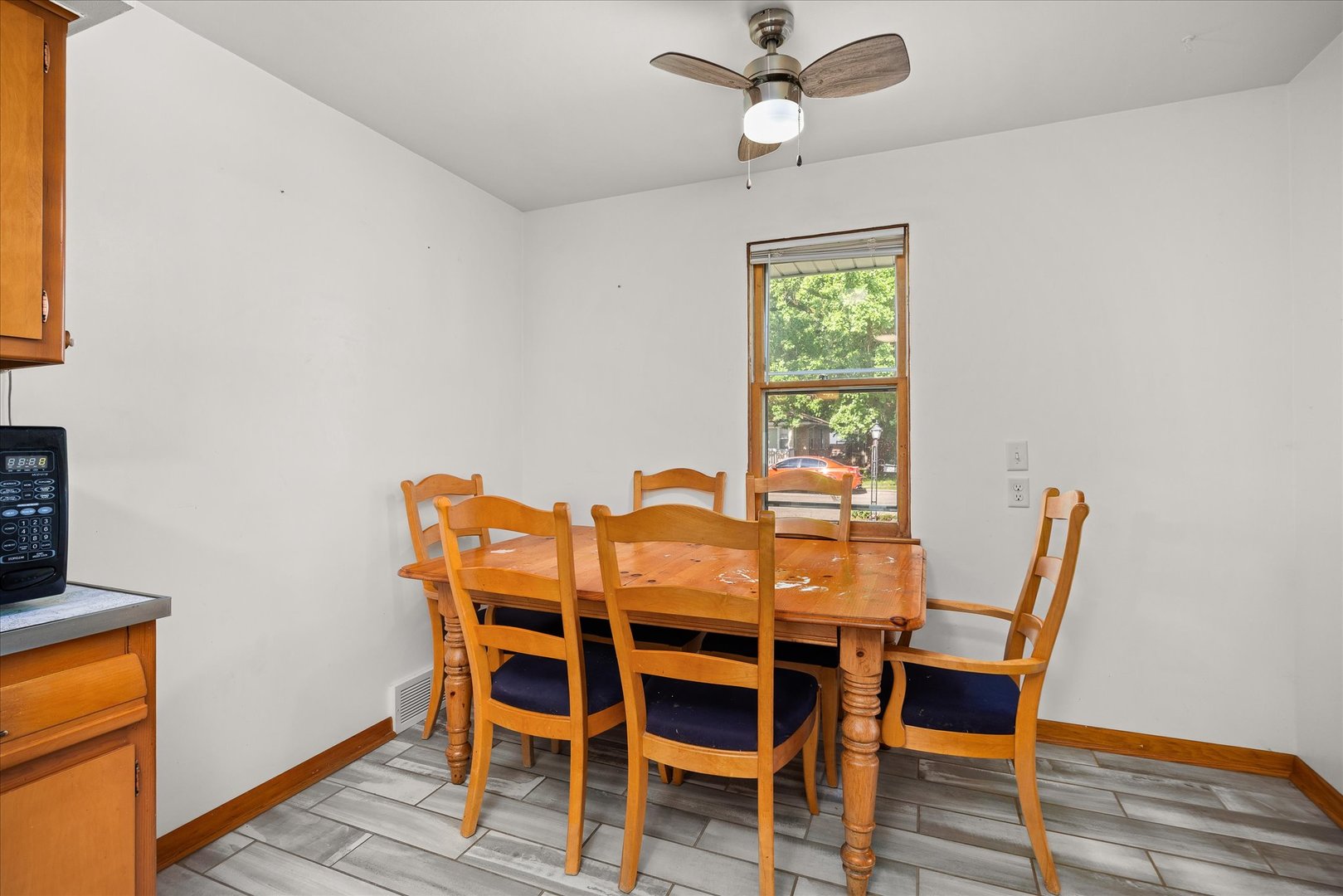 408 S May Street Property Photo 6