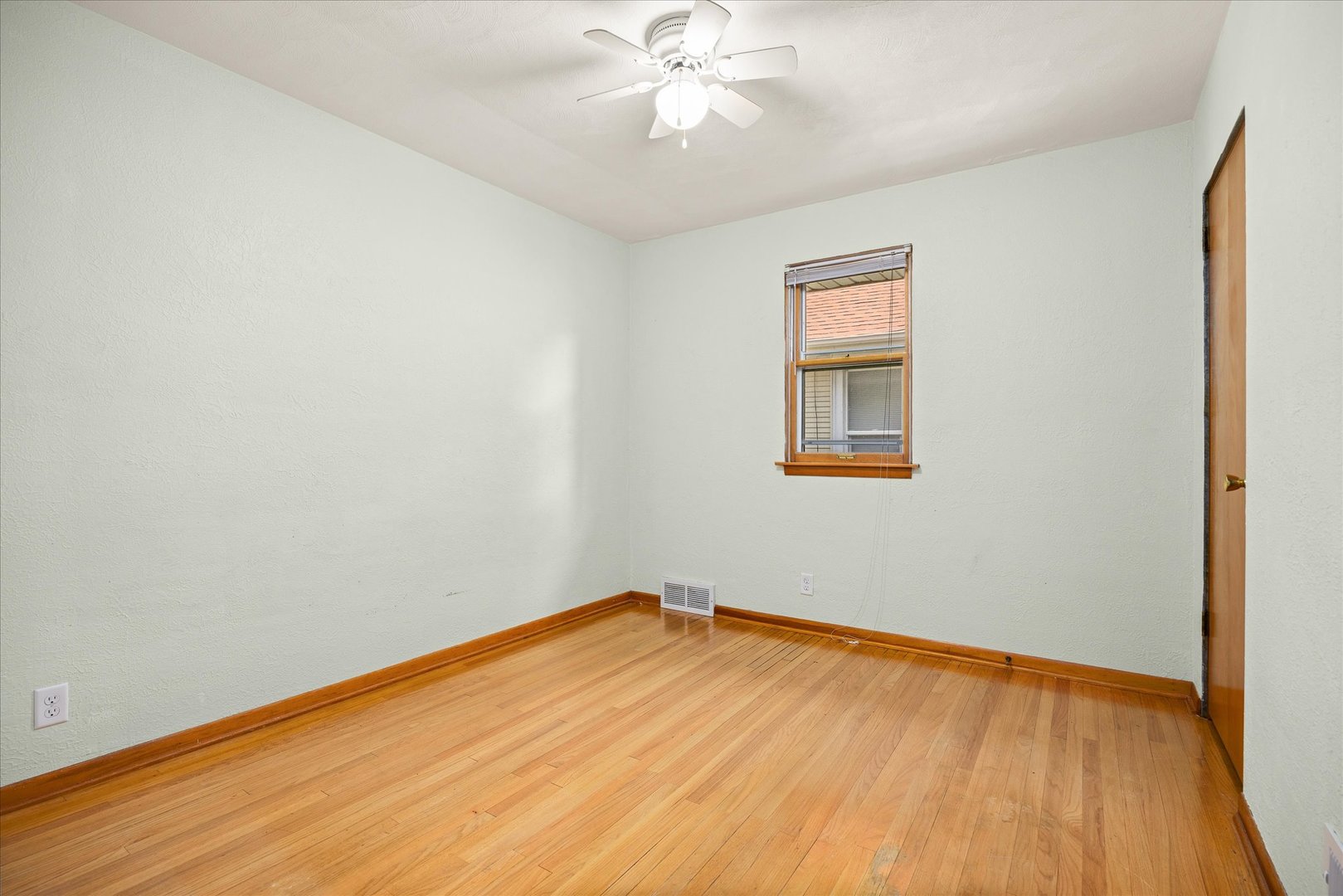408 S May Street Property Photo 12
