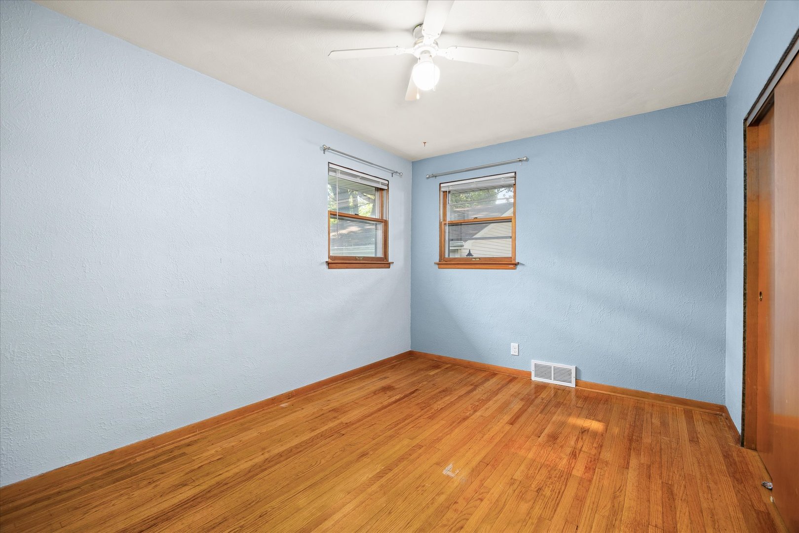 408 S May Street Property Photo 13