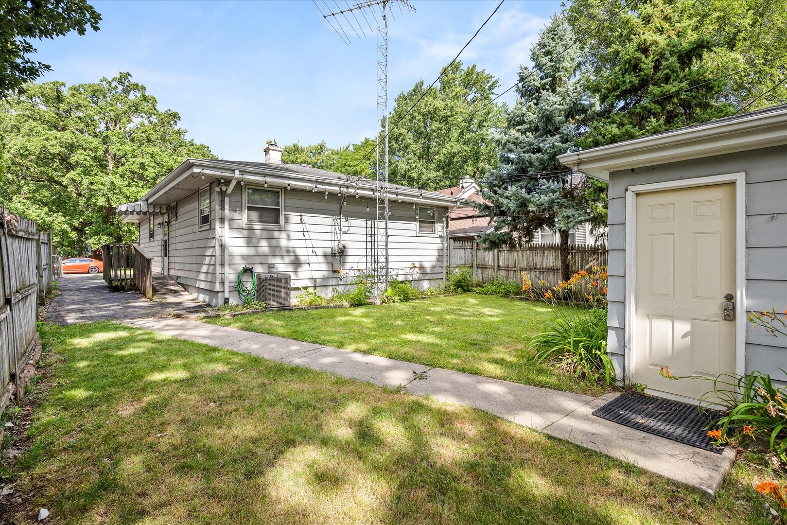 408 S May Street Property Photo 26