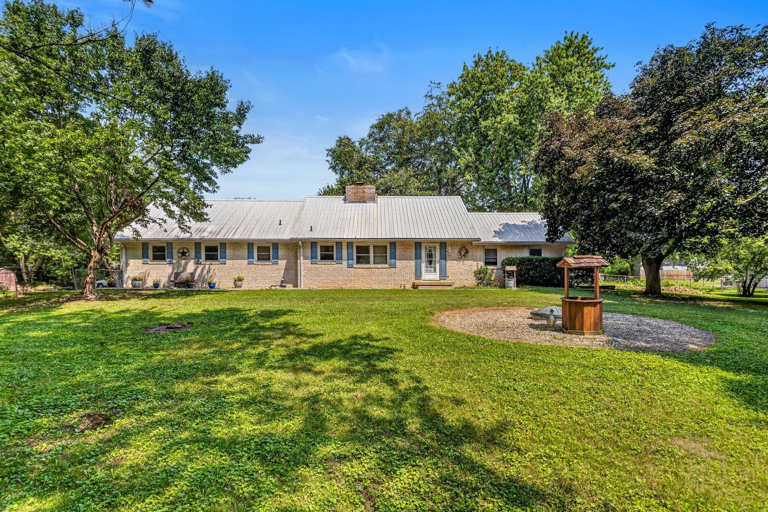 1516 W North Shore Drive Property Photo 1