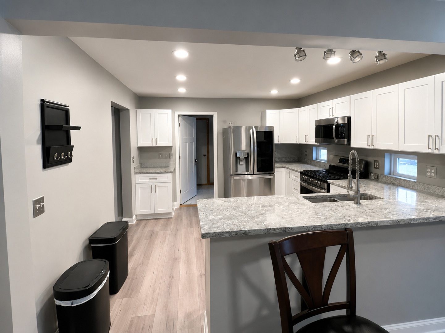 7704 Scarlett Oak Drive Property Photo 3