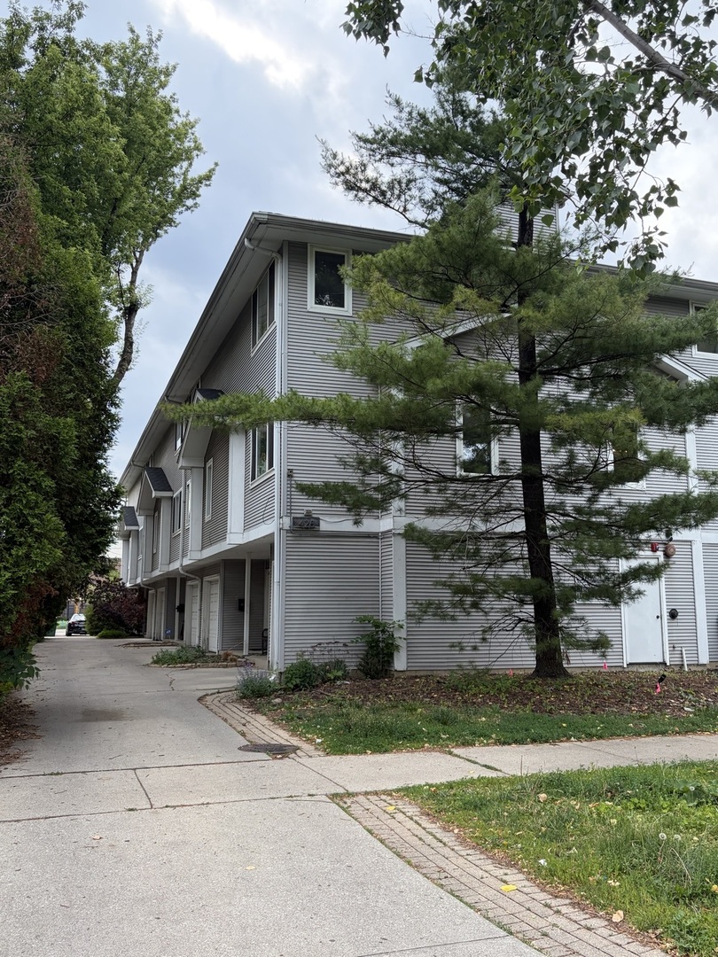 425 S Harvey Avenue E Property Photo 1