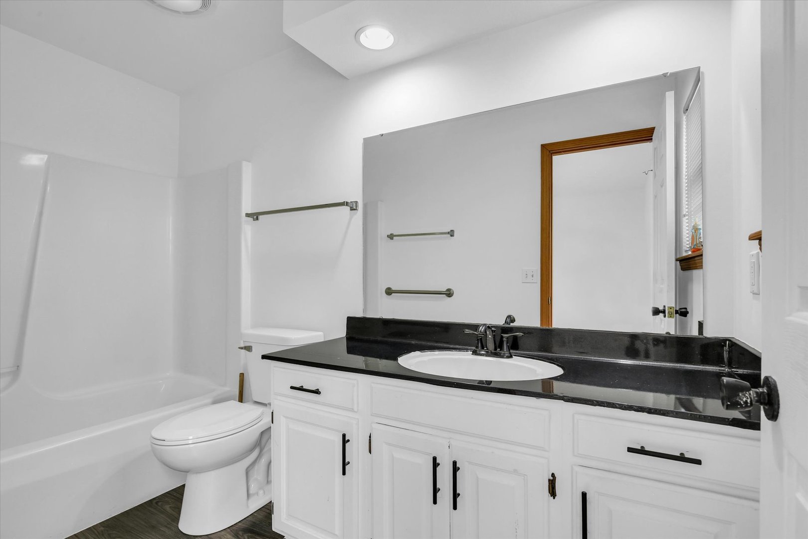 705 Erin Drive Property Photo 16