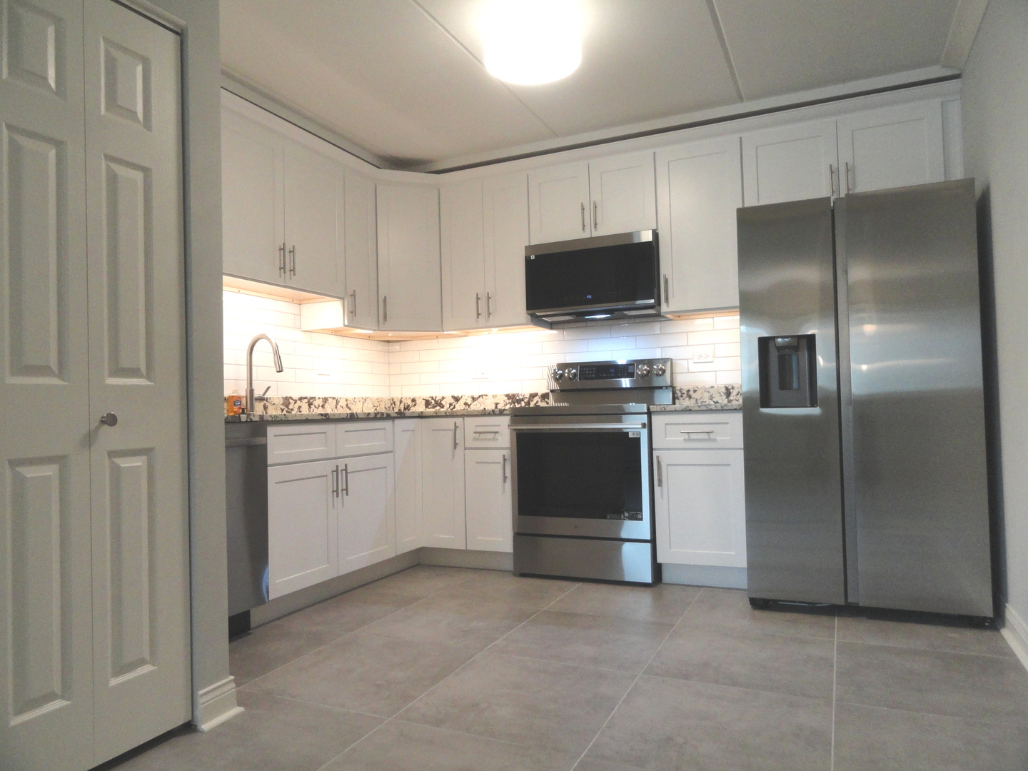 9907 W 58th Street 1 Property Photo 3