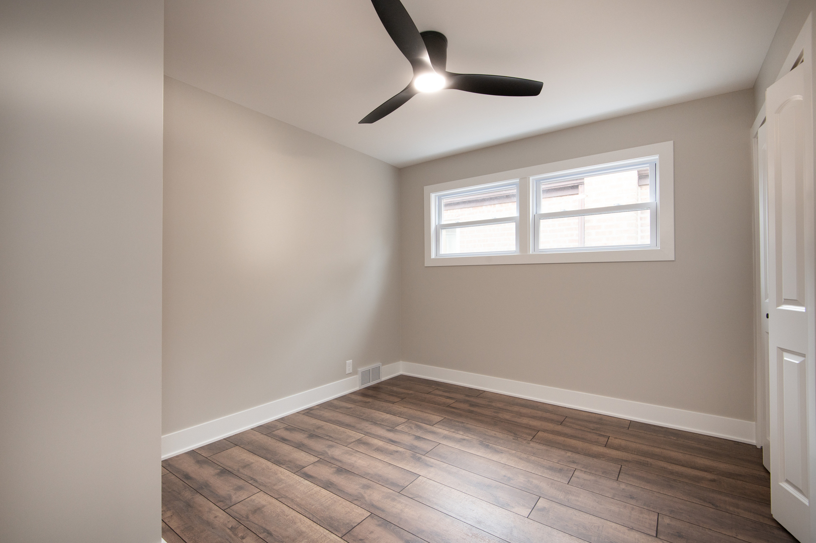 10338 S Vernon Avenue Property Photo 11