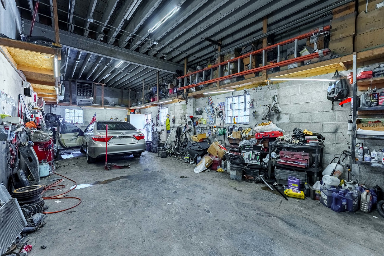 2051 N Cicero Avenue Property Photo 14