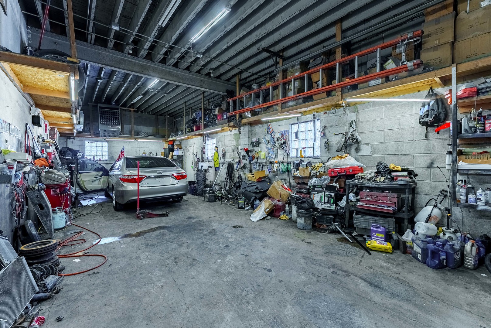 2051 N Cicero Avenue Property Photo 15