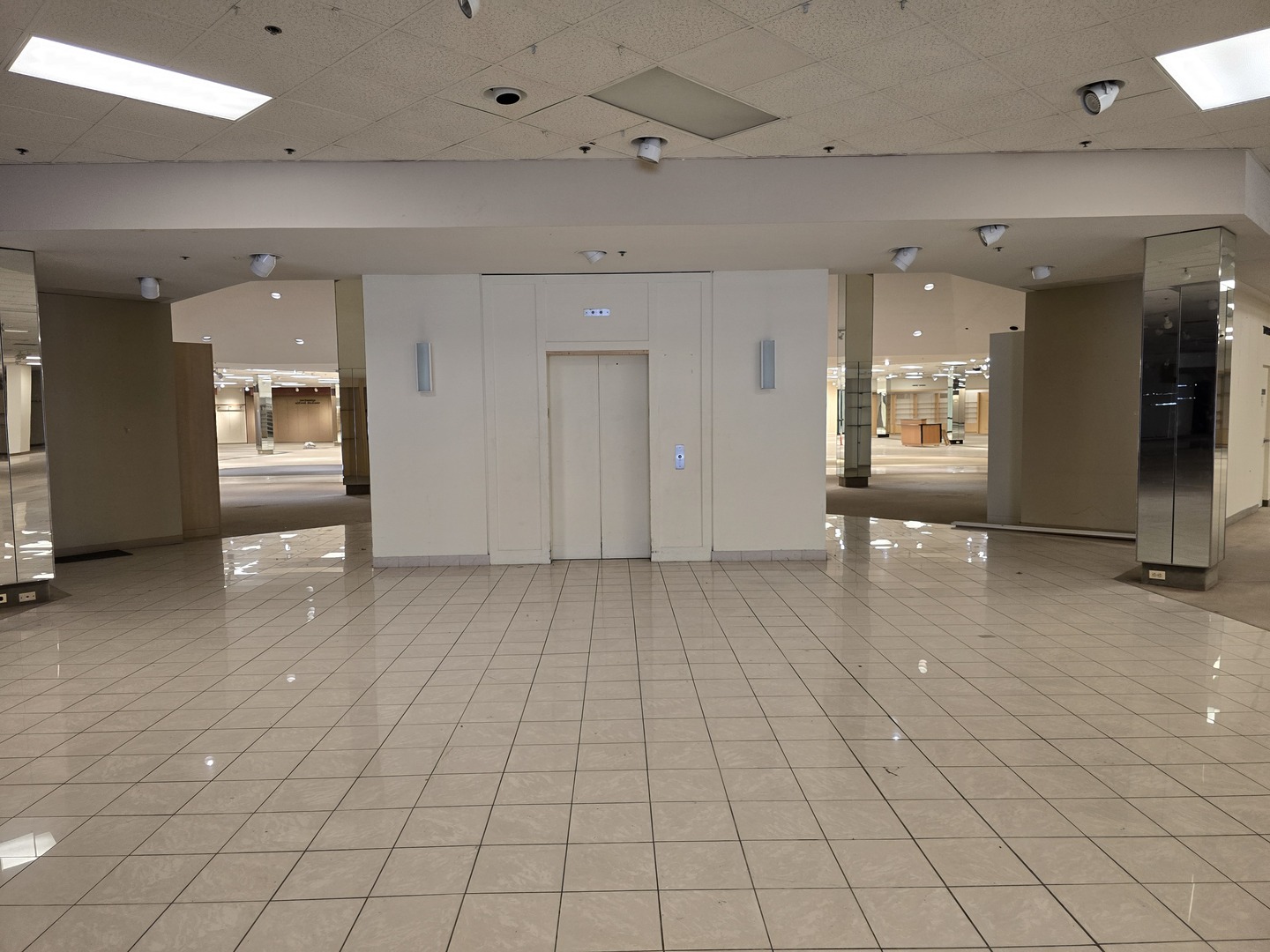 3340 Mall Loop Drive Property Photo 13