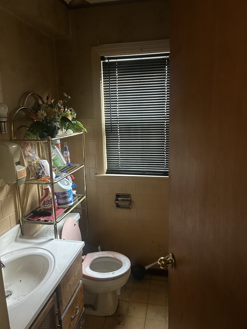 10812 S Vernon Avenue Property Photo 3