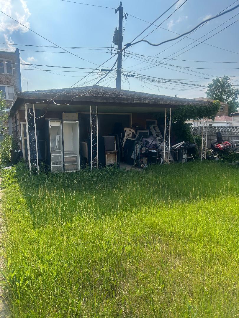 10812 S Vernon Avenue Property Photo 6