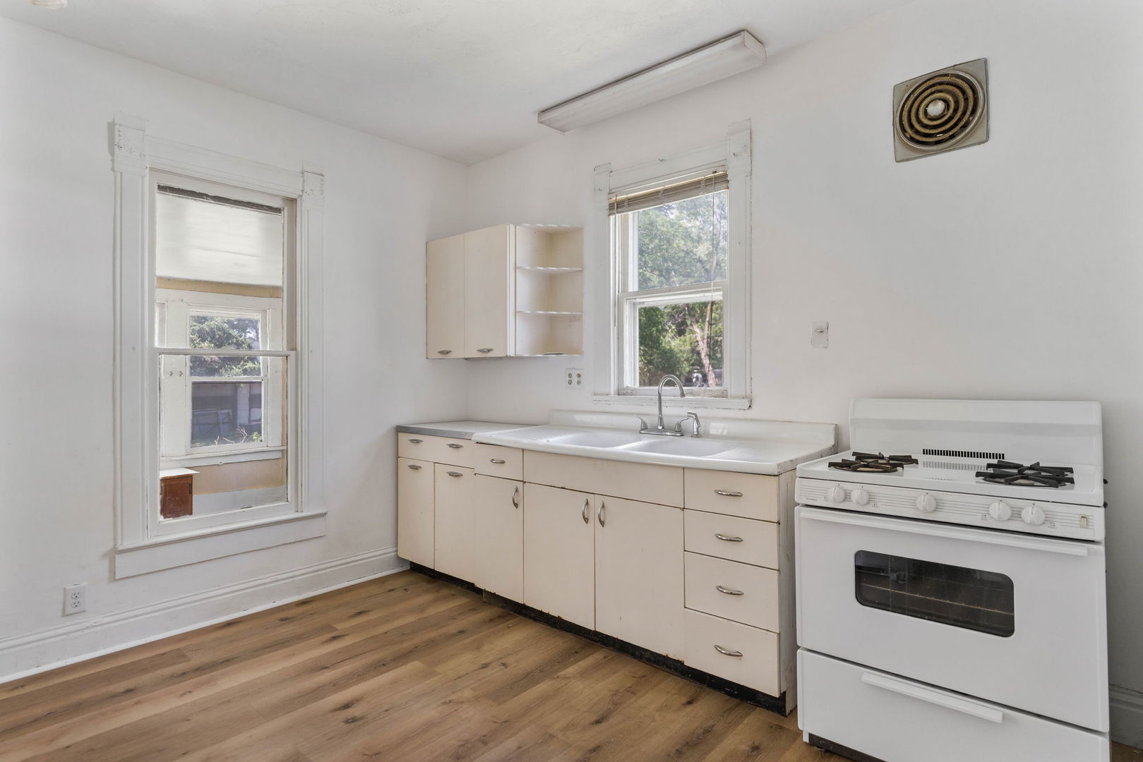 1010 6th Avenue Property Photo 7