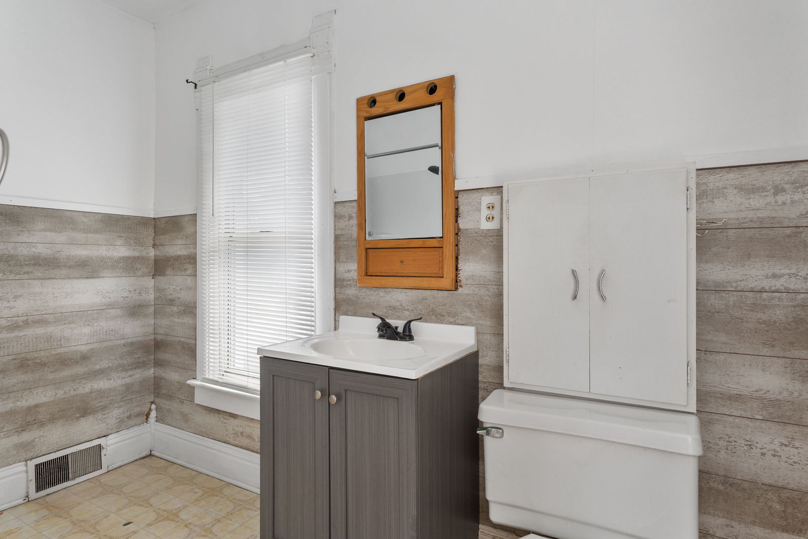1010 6th Avenue Property Photo 11