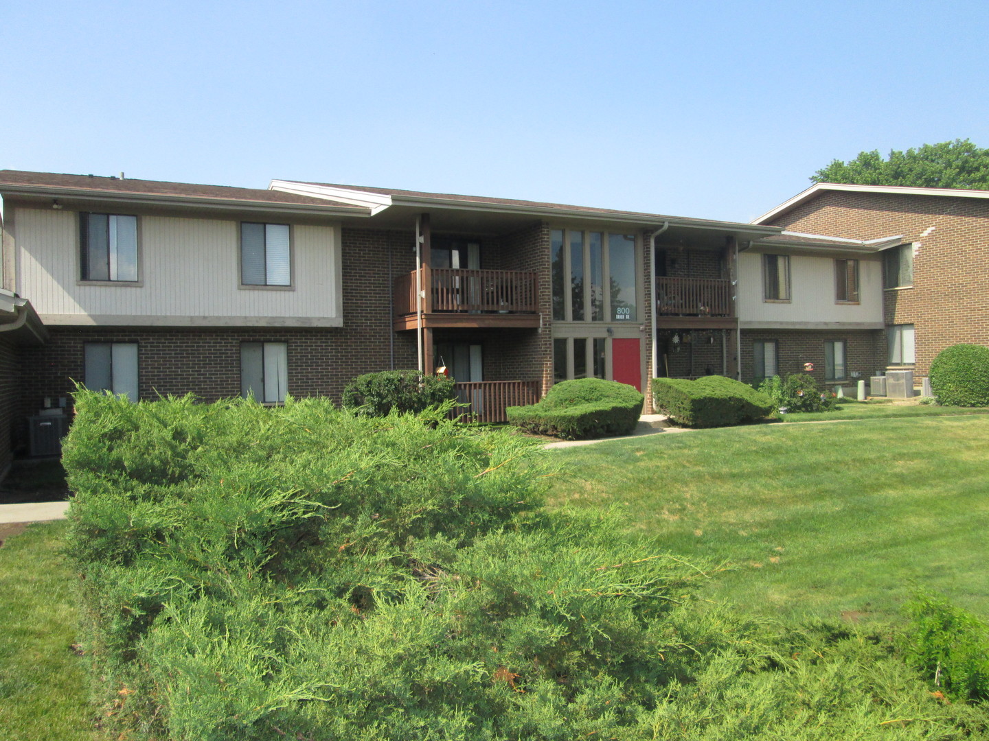800 Brook Drive 6 Property Photo 1