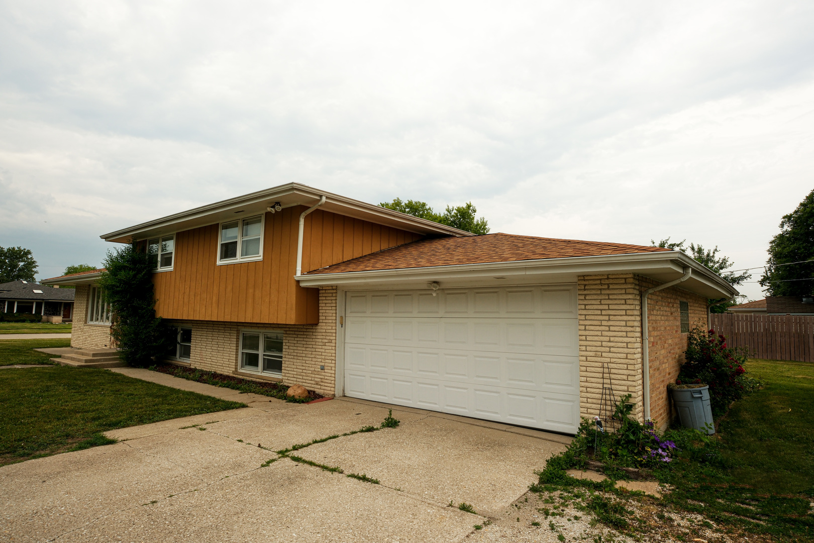 10459 S 81st Avenue Property Photo 3