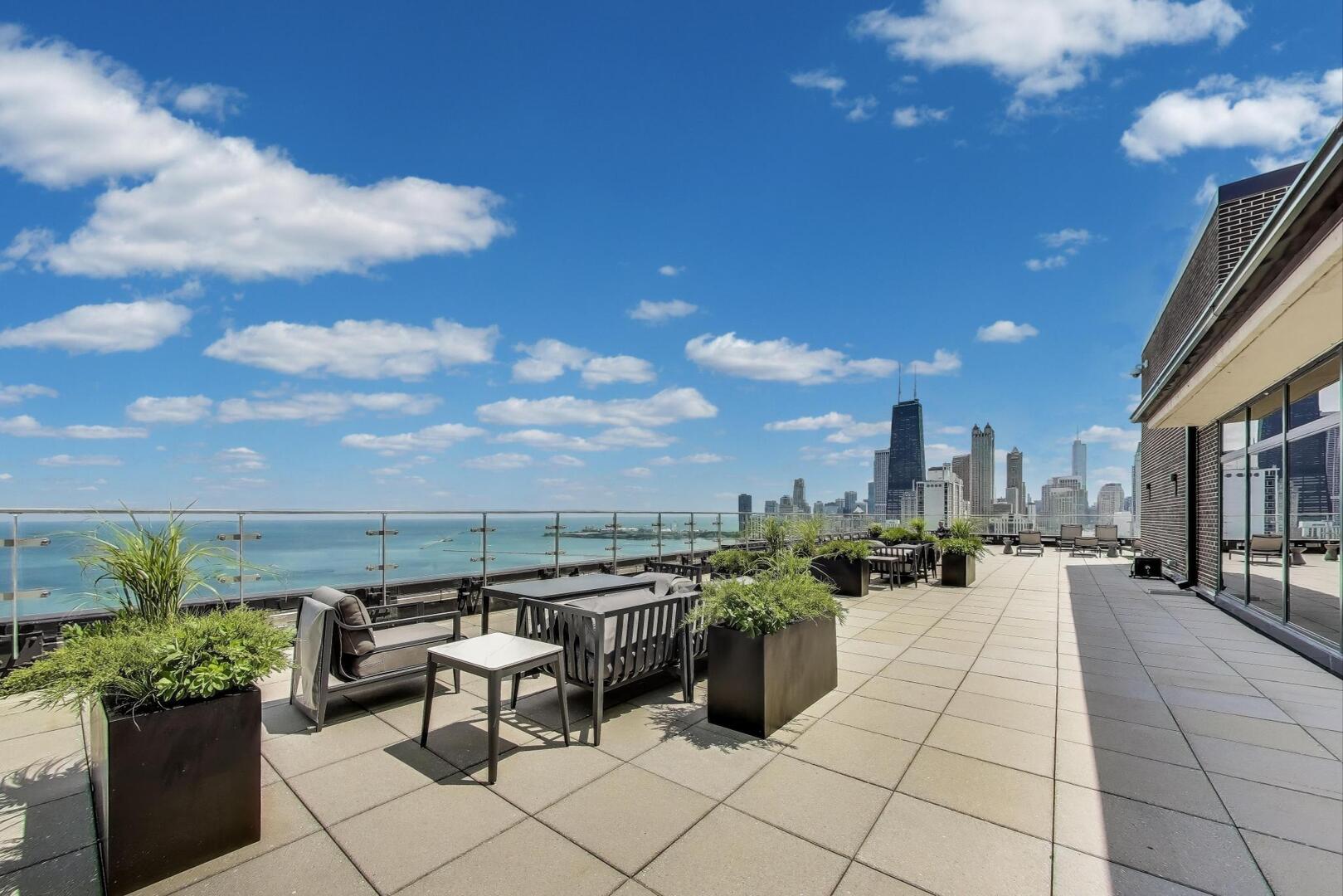 1440 N Lake Shore Drive 16e Property Photo 27