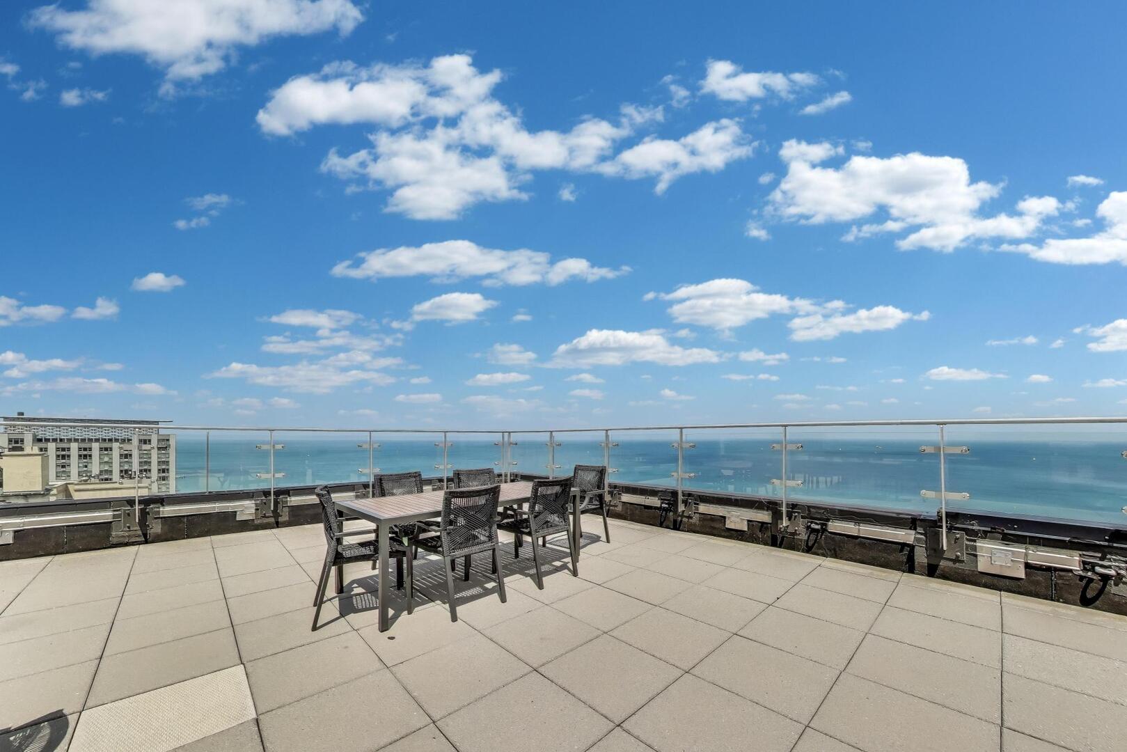 1440 N Lake Shore Drive 16e Property Photo 28
