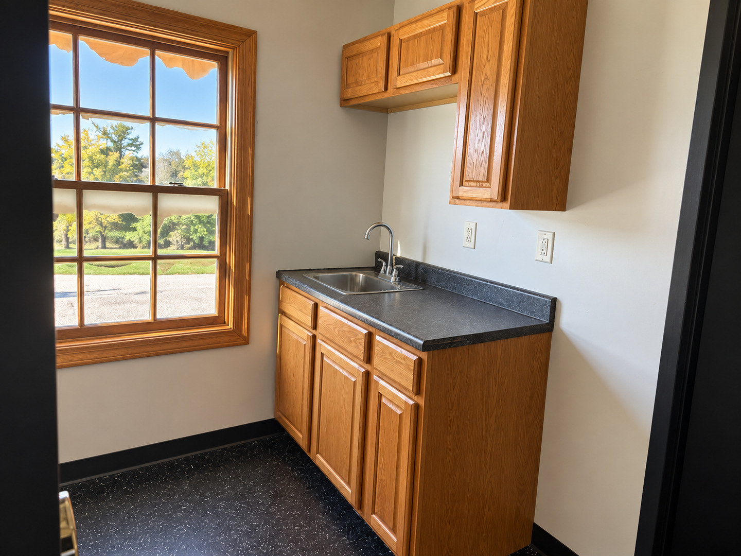 7 S Walnut Street Property Photo 6