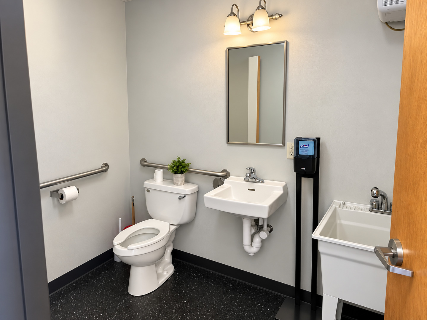 7 S Walnut Street Property Photo 8