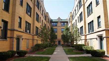 2338 N Spaulding Avenue 3b Property Photo 2