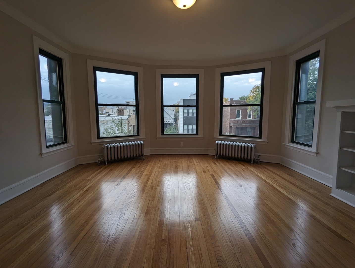 2338 N Spaulding Avenue 3b Property Photo 3