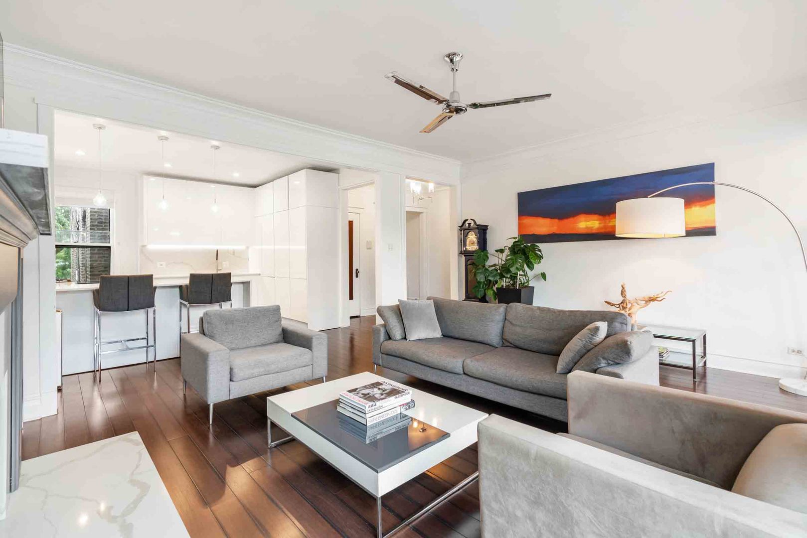 556 W Roscoe Street 3 Property Photo 5