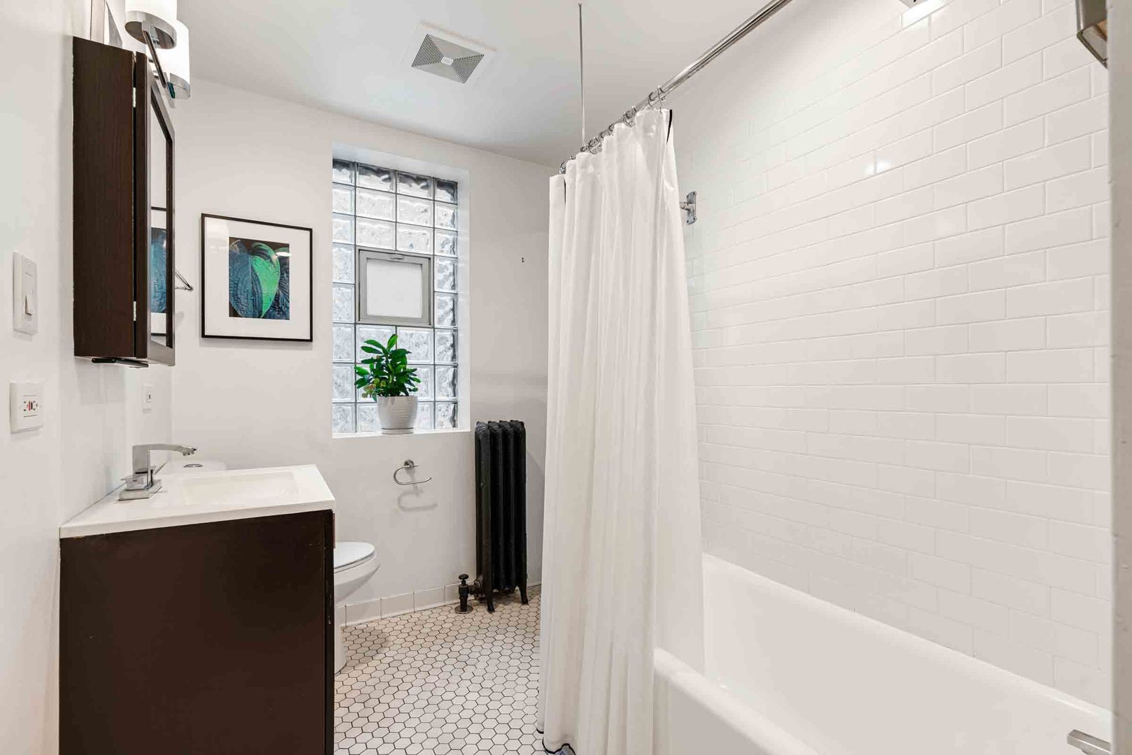556 W Roscoe Street 3 Property Photo 18