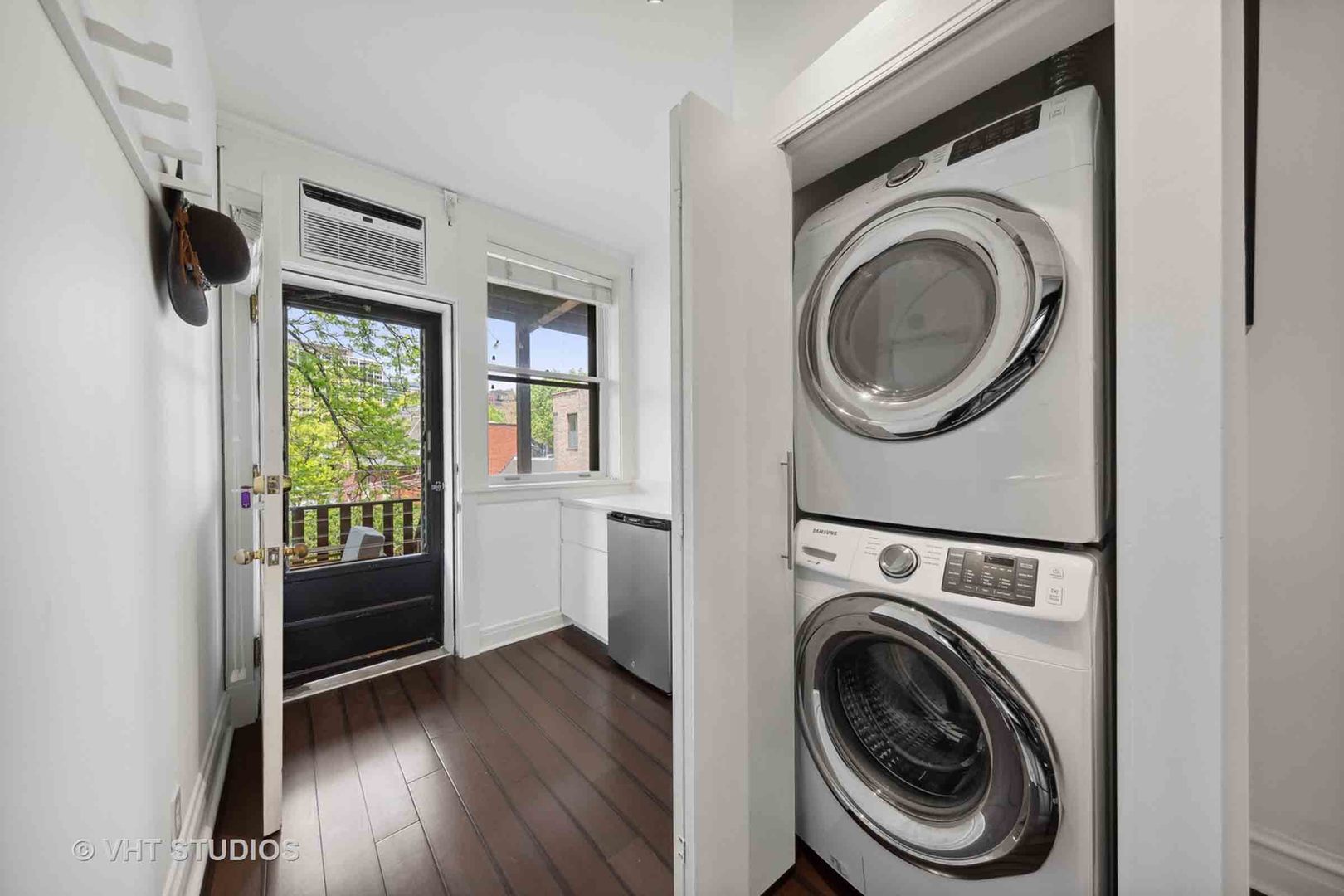556 W Roscoe Street 3 Property Photo 26
