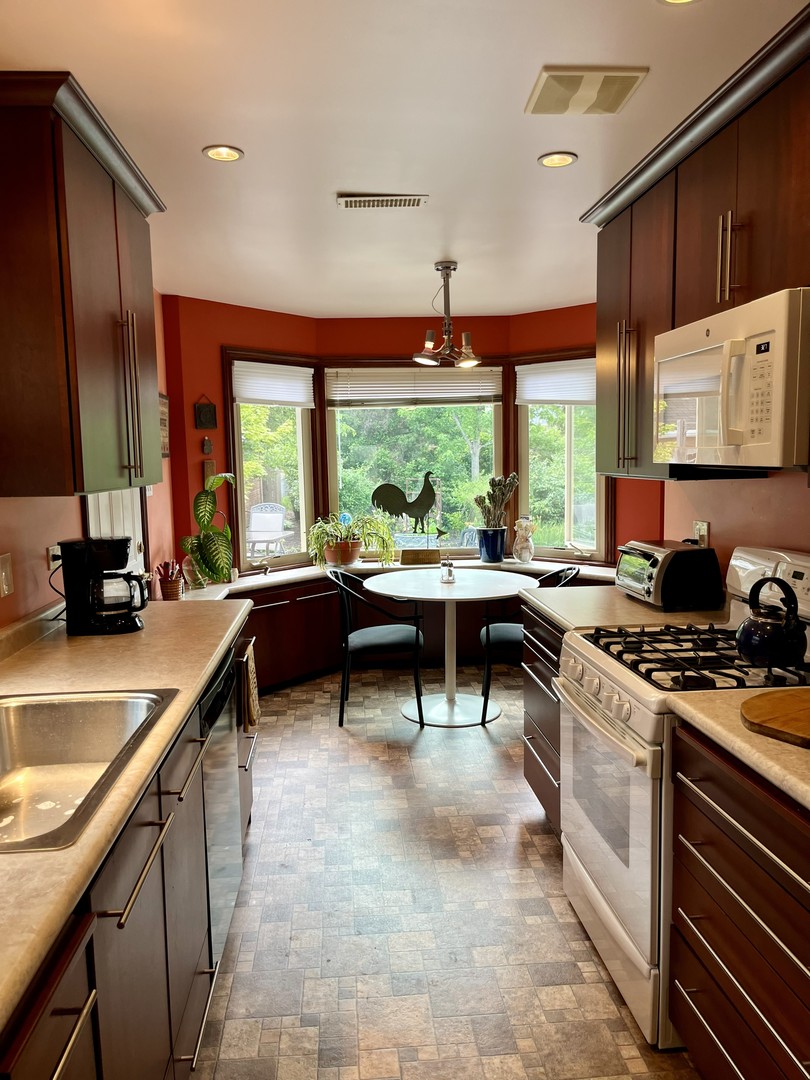 9414 S Bell Avenue Property Photo 10
