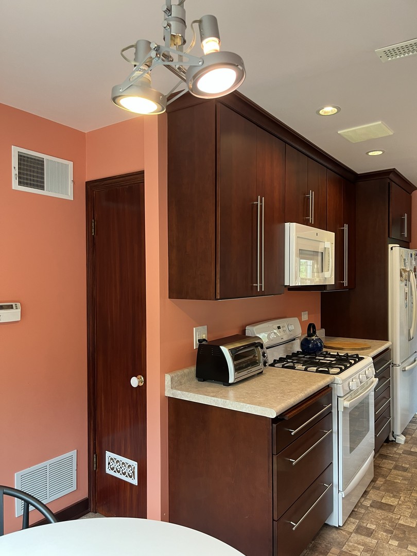 9414 S Bell Avenue Property Photo 12